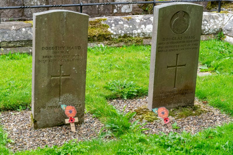 Graves of Sir Douglas Haig and his wife